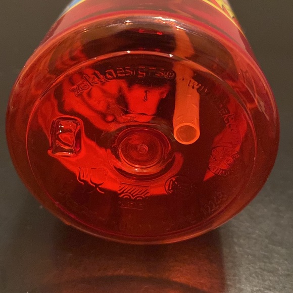 Wonder Woman plastic reusable sip top water bottle with carry handle 25oz - Picture 7 of 9